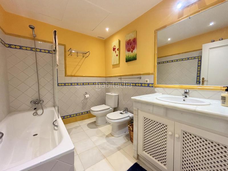 Foto a257bb91-fc2d-4d54-9680-0497857b9a77. Apartamento exclusivo bajo en primera línea de playa con terraza privada costa con licencia vacacional. en Casares