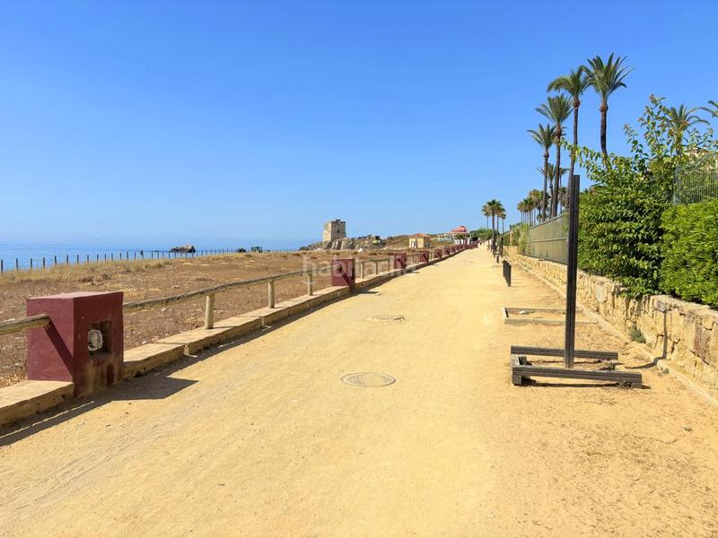 Foto aa1e5779-6df4-494a-9cf1-ac102b557602. Apartamento exclusivo bajo en primera línea de playa con terraza privada costa con licencia vacacional. en Casares