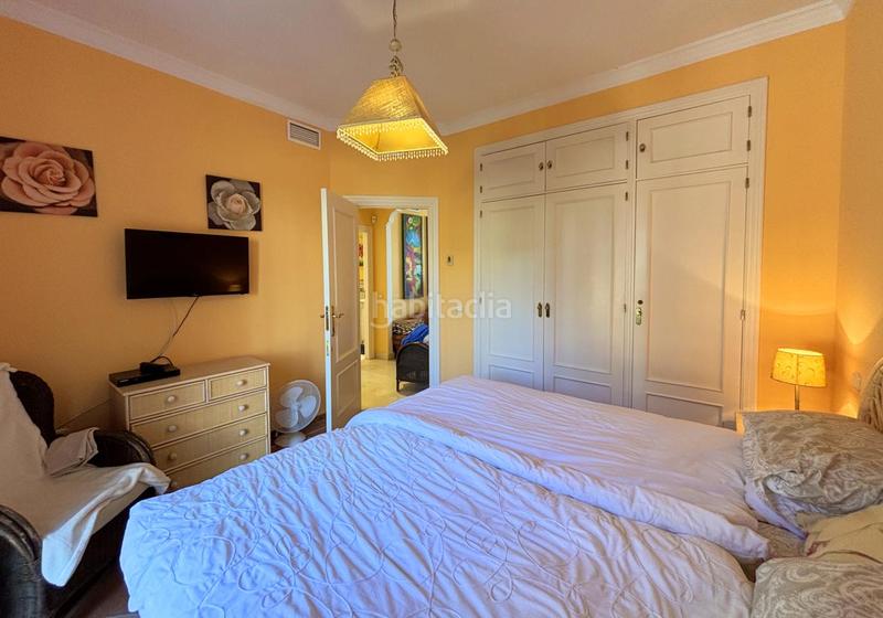 Foto bfa8b311-65d8-4cc9-9dde-91bf6d41cc30. Apartamento exclusivo bajo en primera línea de playa con terraza privada costa con licencia vacacional. en Casares
