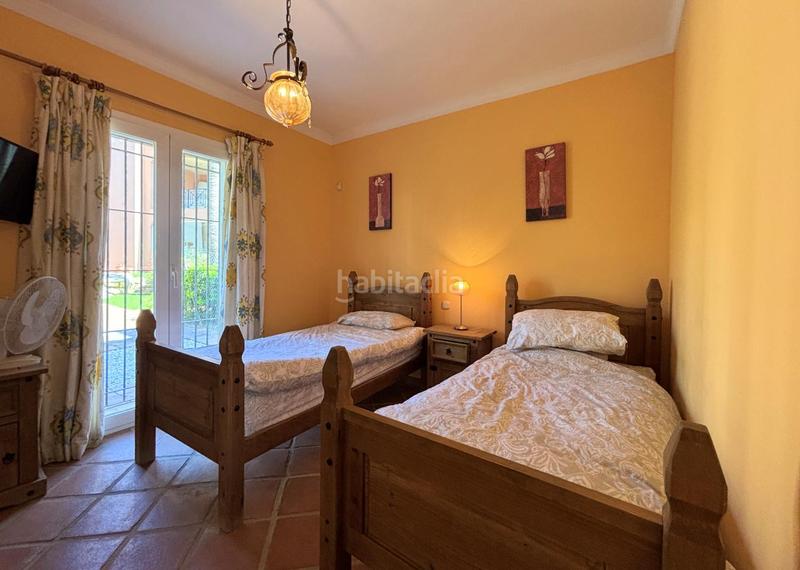 Foto ccfb7f64-2a8c-44a5-9a9d-066dee481fc6. Apartamento exclusivo bajo en primera línea de playa con terraza privada costa con licencia vacacional. en Casares