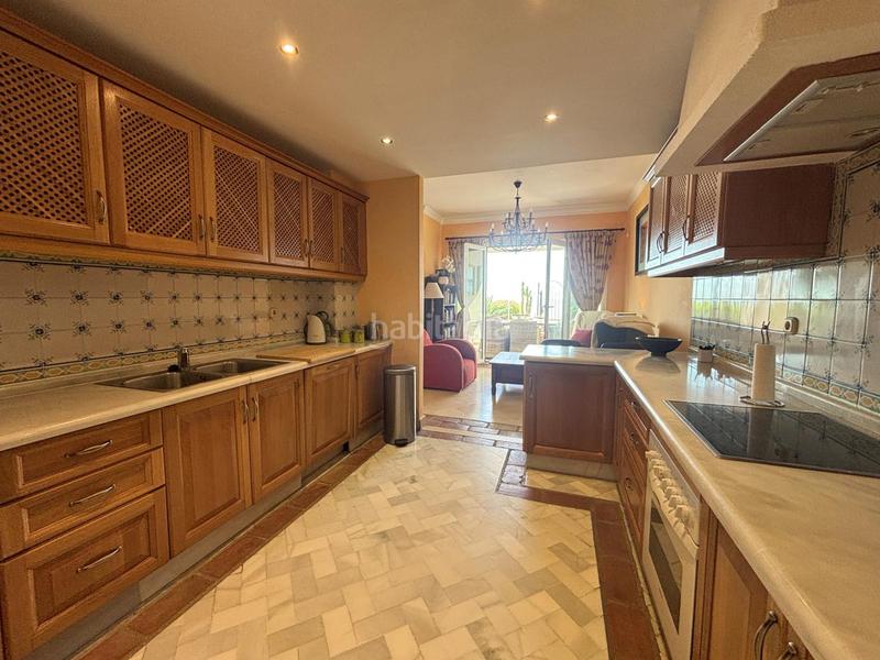 Foto dda35f1d-3aa0-468d-b4d5-42d47200233a. Apartamento exclusivo bajo en primera línea de playa con terraza privada costa con licencia vacacional. en Casares