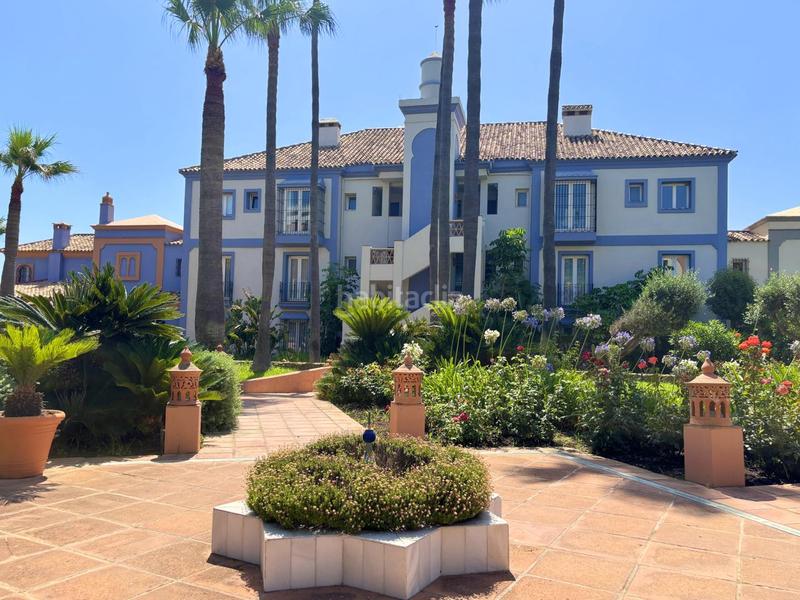 Foto e19e37e3-6d14-4879-b82e-611f5567b754. Apartamento exclusivo bajo en primera línea de playa con terraza privada costa con licencia vacacional. en Casares