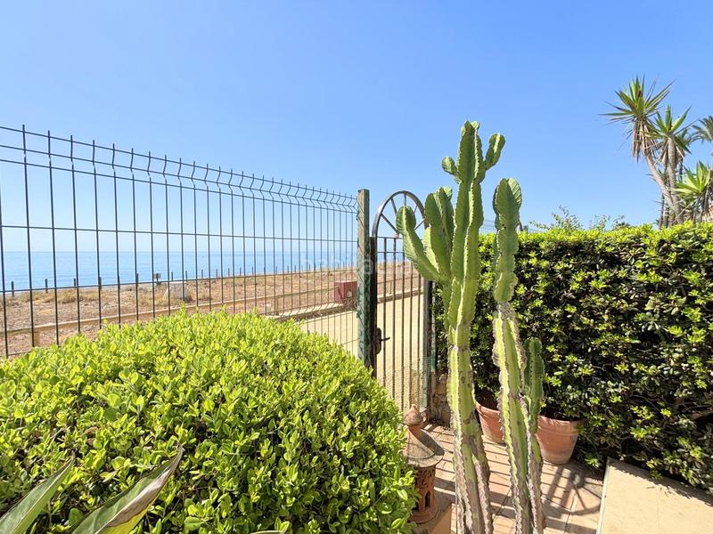 Foto efc00d43-7934-4535-8859-e8d756e8d4d9. Apartamento exclusivo bajo en primera línea de playa con terraza privada costa con licencia vacacional. en Casares