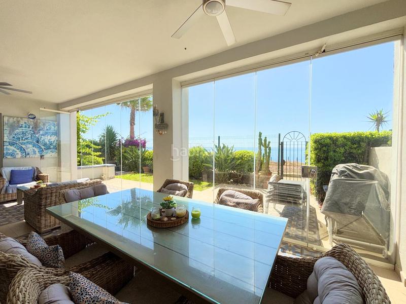 Foto f5313ec8-7b5a-4004-84cd-1ade7703741c. Apartamento exclusivo bajo en primera línea de playa con terraza privada costa con licencia vacacional. en Casares