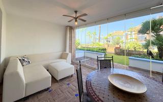 Apartament  La perla de la bahia. Magnifico bajo con vistas al mar y al jardín. 2 plazas de parkin