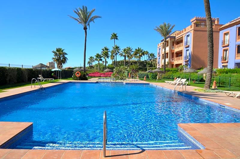 Foto b2cb70e1-f5d1-4b99-8a76-80d740a357fb. Piccolo appartamento con parcheggio piscina in bahía de Casares Casares
