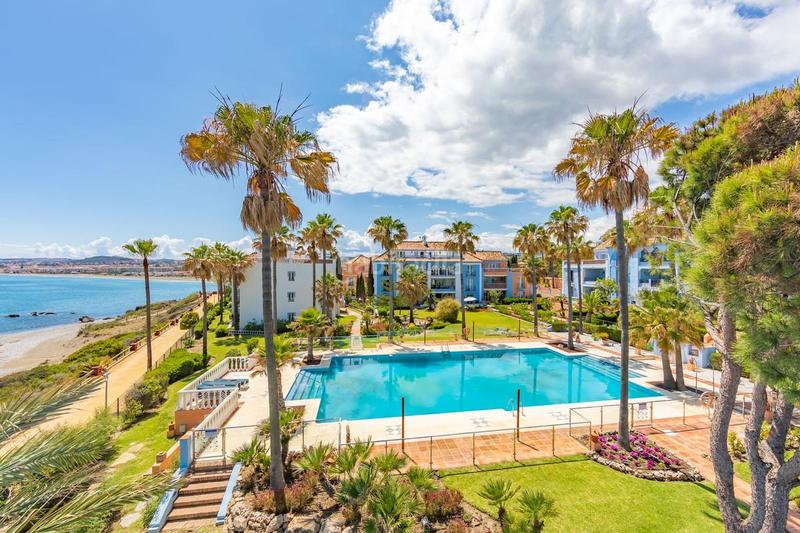 Foto 25619f8f-69db-4549-ae34-d348c1664dfe. Rent ground floor with heating pool in bahía de Casares Casares