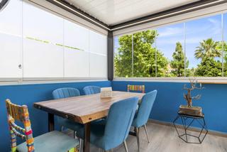 Maison  Juan blanco. Moderna casa de esquina en el centro de estepona con cine y efic