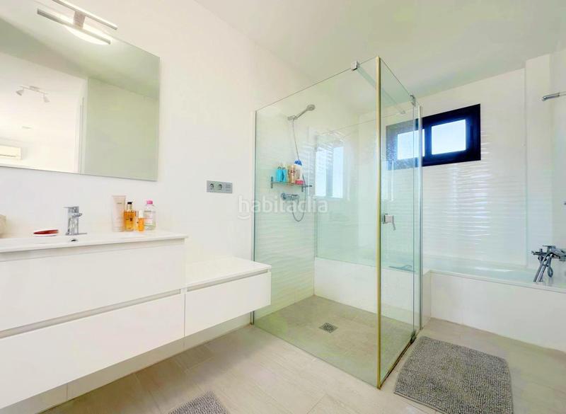 Foto 48903026-95b5-4650-8a65-776320232de4. Dachwohnung mit heizung parking pool in Bahía Dorada Estepona