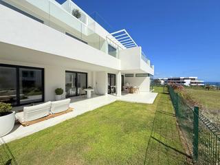 Apartament a Bahía de Casares. Exclusivo apartamento de lujo con diseño contemporáneo y jardín