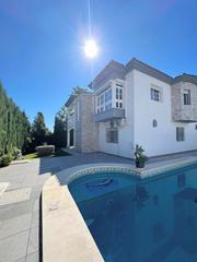 Casa  Ocio. Encantadora villa independiente con piscina privada a 5 minutos
