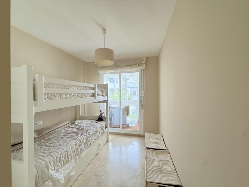 Foto b28ed104-5106-46a5-908d-dcd97ce84b38. Attique avec parking piscine dans El Castillo Manilva