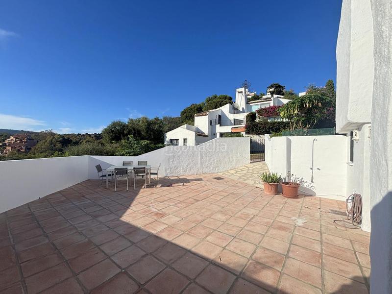 Foto b3f39e07-9f51-4377-8d5e-7ec5f27c246c. Casa adossada amb piscina a bahía de Casares Casares