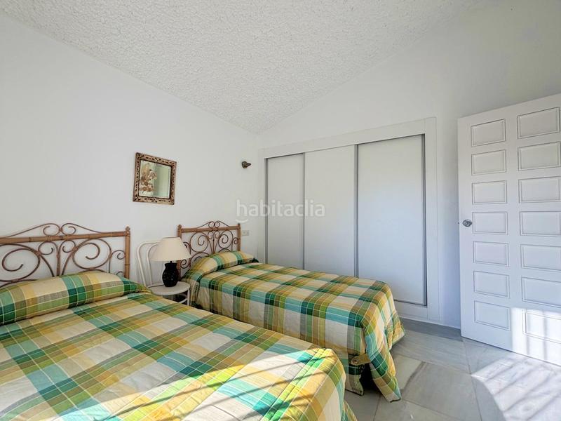 Foto b61f5ad9-5788-4bc1-b99e-fd70481ef374. Casa adossada amb piscina a bahía de Casares Casares