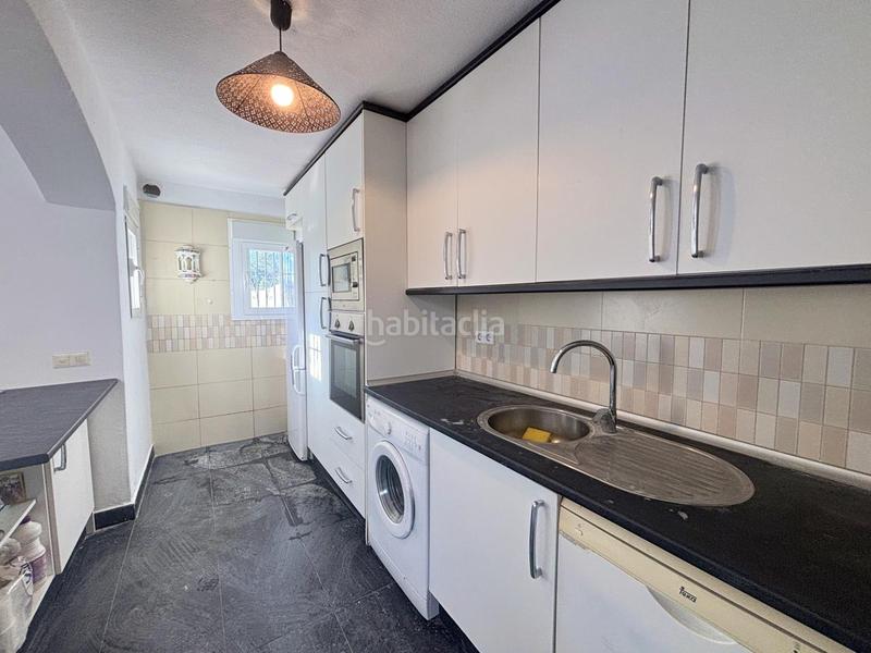 Foto baa5596a-d99c-4f0d-950f-43e13b9d6e9c. Casa adossada amb piscina a bahía de Casares Casares