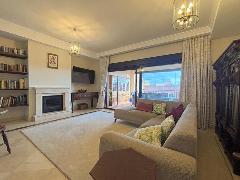 Foto 079f448b-31dc-402b-ac39-c6344cbb75bf. Casa a schiera con riscaldamento parcheggio piscina in Estepona