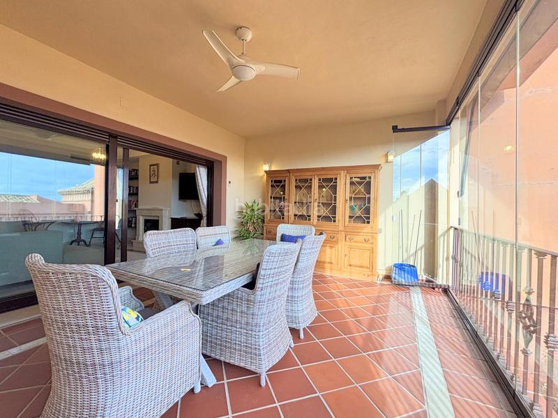 Foto 2c9e9817-77be-47e8-97d0-cae80cf97ccb. Casa a schiera con riscaldamento parcheggio piscina in Estepona