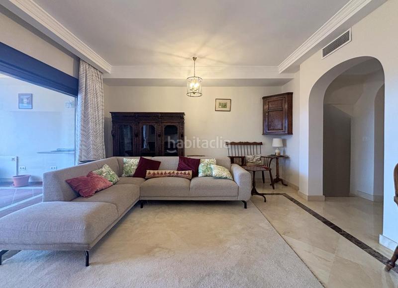 Foto 4494b924-f567-4cbb-a865-c821e2078e79. Casa a schiera con riscaldamento parcheggio piscina in Estepona