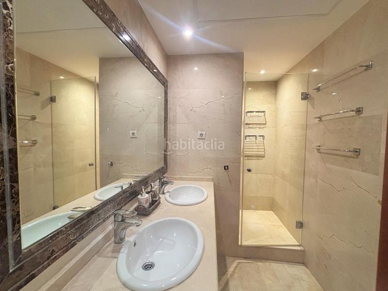 Foto f6fb8f8c-dedc-4187-86e6-72c3420eb07b. Casa a schiera con riscaldamento parcheggio piscina in Estepona