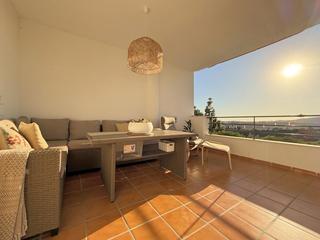 Apartamento  Doña julia. Luminoso apartamento con terraza y vistas al golf en doña julia