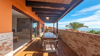 Penthouse  Torre de la sal. Maravilloso ático luminoso con terraza y vistas al mar.