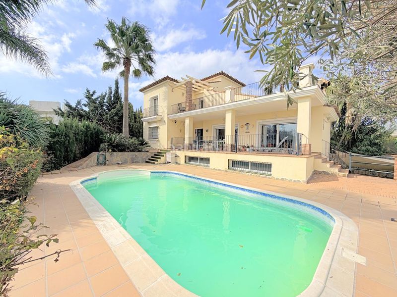 Foto 96b6bd89-4dfa-4bd4-b07e-0b00448e0189. Casa amb aparcament piscina a Casares golf - Casares del sol Casares