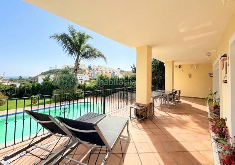 Foto a6a2f74d-e261-4f00-aef6-2d04fe47bfeb. Casa amb aparcament piscina a Casares golf - Casares del sol Casares