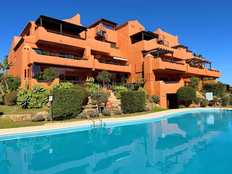 Foto 5421a619-c655-487a-b69b-a46389b4e752. Àtic amb aparcament piscina a Buenas Noches Estepona