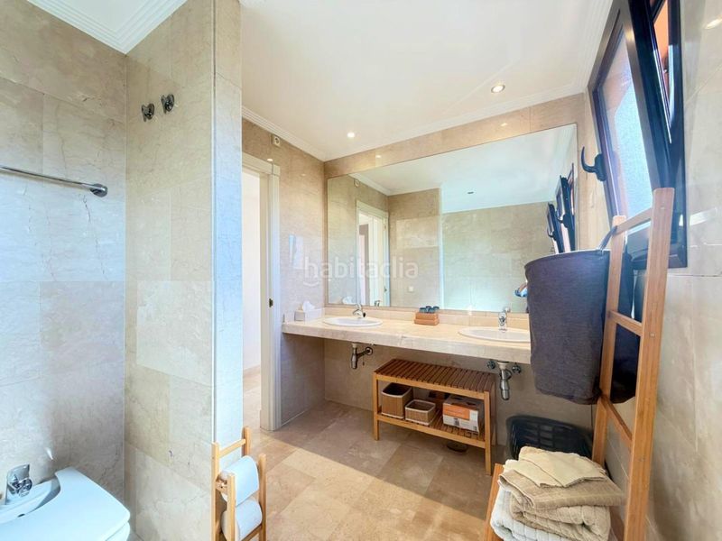 Foto a6778a7f-2e71-43f4-9486-d6ebe99c35fb. Àtic amb aparcament piscina a Buenas Noches Estepona