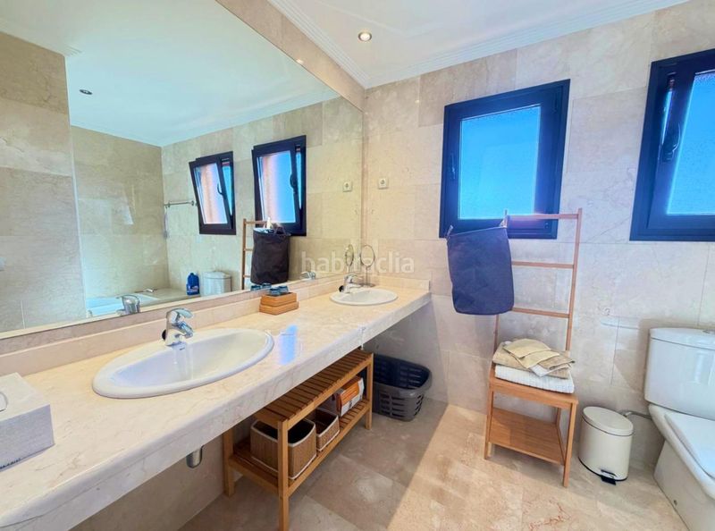 Foto f70cf3c9-5657-415b-81e1-9d7675858df1. Àtic amb aparcament piscina a Buenas Noches Estepona