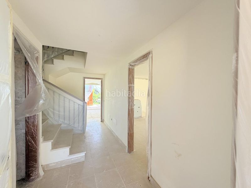 Foto f2b1ff1b-09b0-4edf-a43b-b6a170363ead. Casa adossada amb piscina a Chullera Manilva