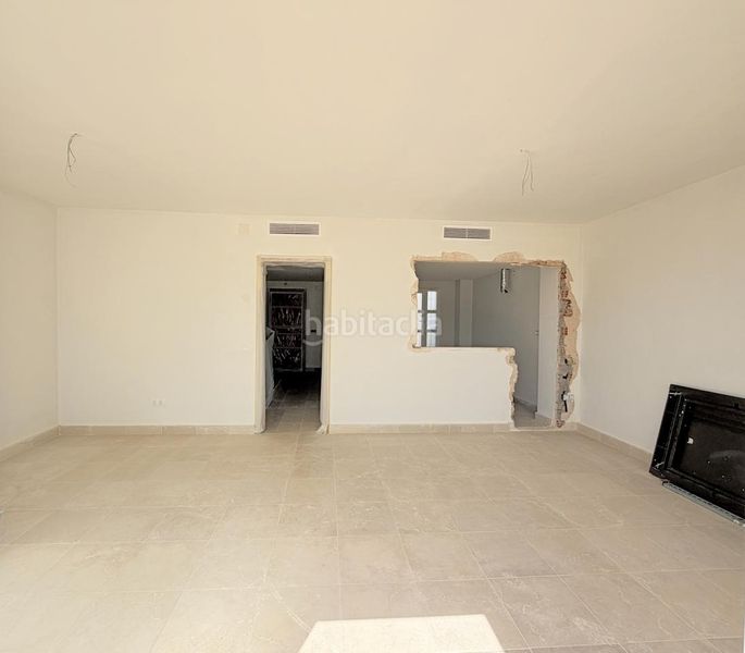 Foto f9ce88ba-2900-4667-b5c9-2ca3d00c4ec2. Casa adossada amb piscina a Chullera Manilva