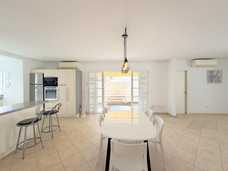 Foto 0bea0ba6-f65f-4feb-917e-da44634d9dbc. Casa amb aparcament piscina a Nueva Andalucía centro Marbella