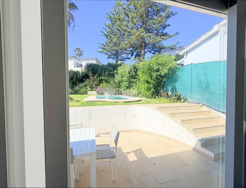 Foto 0cce4881-68e6-464a-af0d-b06686df7703. Casa amb aparcament piscina a Nueva Andalucía centro Marbella