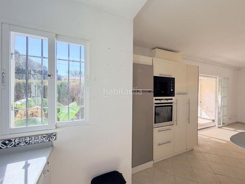 Foto 1c12fc12-779a-45fa-9dc4-ec1d08d6be43. Casa amb aparcament piscina a Nueva Andalucía centro Marbella