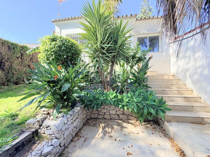 Foto 3ed0ddc1-1623-459a-ad2f-956ee6be5f02. Casa amb aparcament piscina a Nueva Andalucía centro Marbella