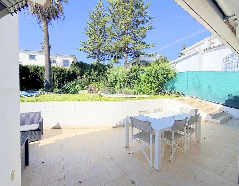 Foto 4f4ef397-293c-4a15-a7d3-e66c3d132821. Casa amb aparcament piscina a Nueva Andalucía centro Marbella