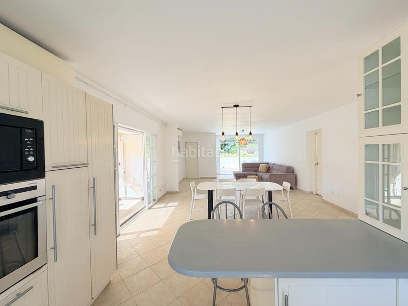 Foto dc87c0c1-ecbb-45b6-8526-c6c66c8accae. Casa amb aparcament piscina a Nueva Andalucía centro Marbella