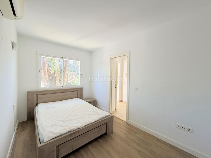 Foto e59d9dfb-8fa4-4e61-8611-3d80a6e70ff0. Casa amb aparcament piscina a Nueva Andalucía centro Marbella