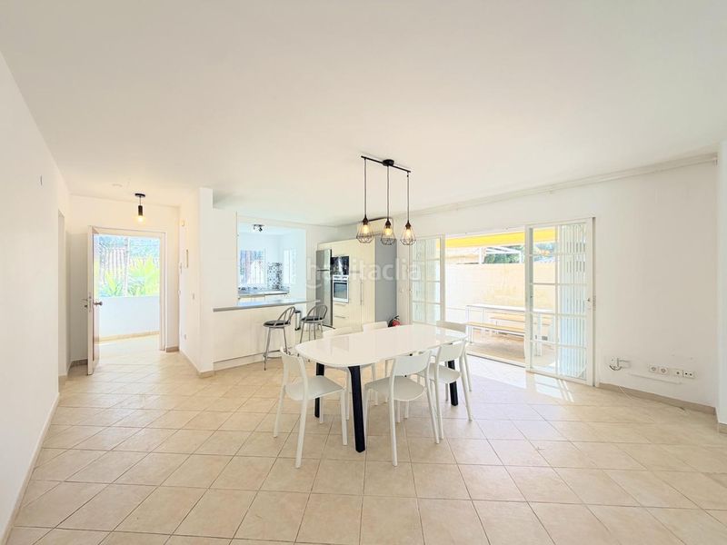 Foto e7a76bab-f77f-4f77-9d5d-2764c52ce38c. Casa amb aparcament piscina a Nueva Andalucía centro Marbella