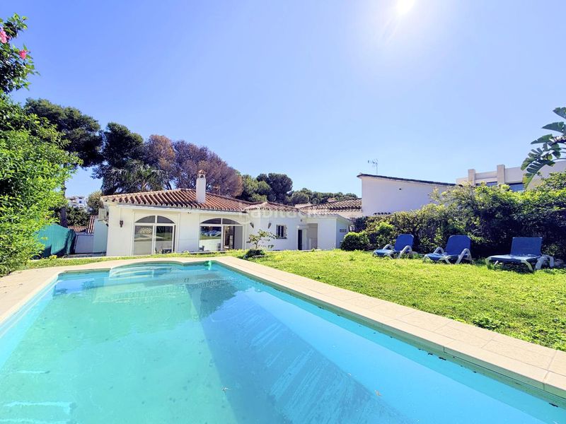 Foto ee612ab3-ec32-4085-80b9-ad00742dd3f1. Casa amb aparcament piscina a Nueva Andalucía centro Marbella