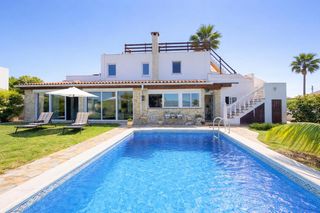 Casa  Vacaciones. Villa en la urbanización de buenas noches  estepona