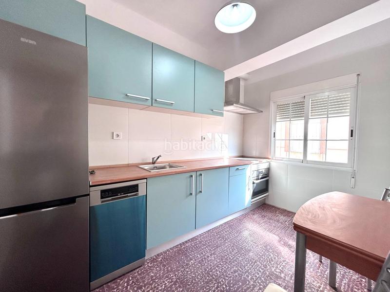 Foto 1ee61033-2974-46b9-913a-dfa9ee579dfd. Alquiler piso alquiler piso semireformado con solárium privado , zona los ángeles en Almería