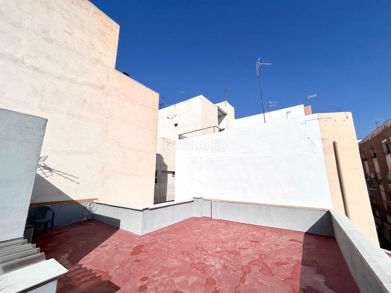 Foto b575617d-188b-4729-925b-b5f577562cf6. Alquiler piso alquiler piso semireformado con solárium privado , zona los ángeles en Almería