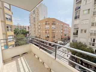 Pis  Calle calle de altamira, 57. Piso amplio y luminoso en zona céntrica de almería
