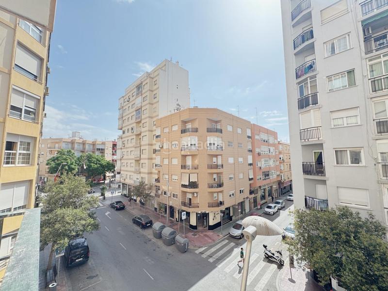 Foto c6af1434-f215-4843-8b8f-e0fff38ea3df. Piso  amplio y luminoso en zona céntrica en Oliveros - Altamira Almería