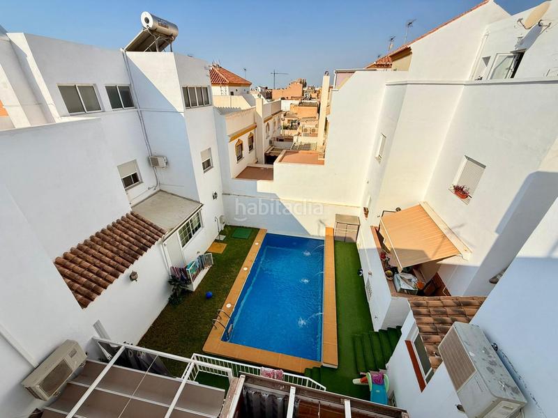 Foto 990314e3-2836-4970-8cb0-575f584b2386. Reihenhaus mit parking pool in Aguadulce Sur Roquetas de Mar