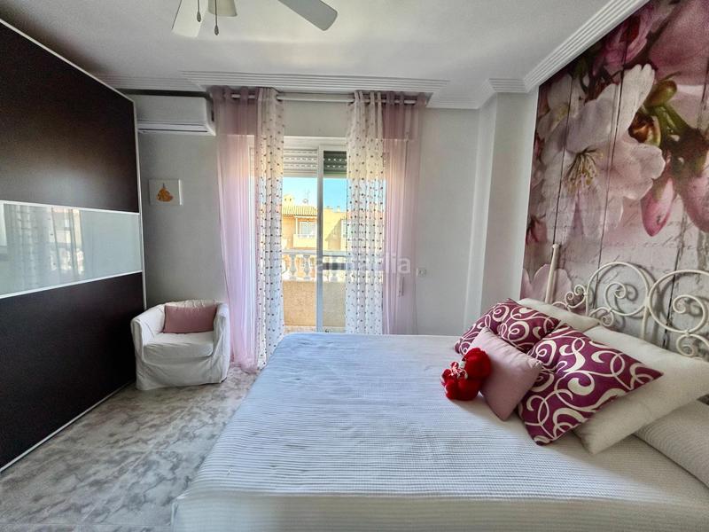 Foto 651e28c7-e53d-4160-b67e-bc12f2a7a46b. Casa adosada la casa adosada que lo tiene todo luz, espacio y ubicación en Almería