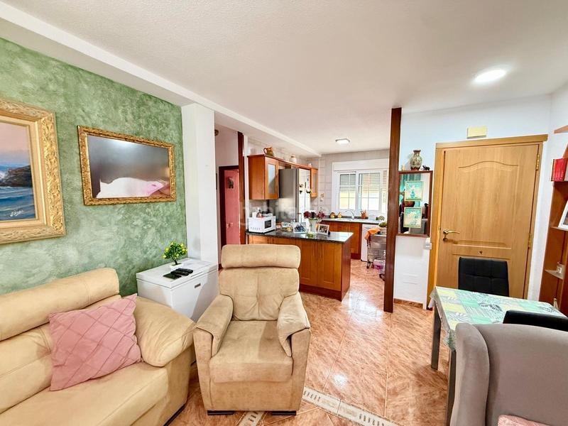 Foto 1c4be576-688f-49f1-8b06-69e7f94b2052. Appartement avec piscine dans Retamar Almería