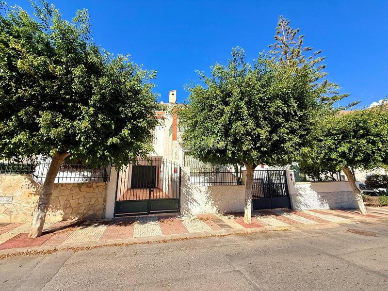 Foto 16b34874-af3c-4cfa-aecd-086b79619eff. Maison jumelée avec parking dans El Puerto Roquetas de Mar